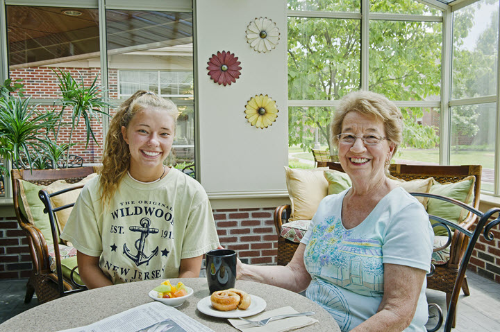 resident and family enjoying breakfast in Bethany Village sunroom