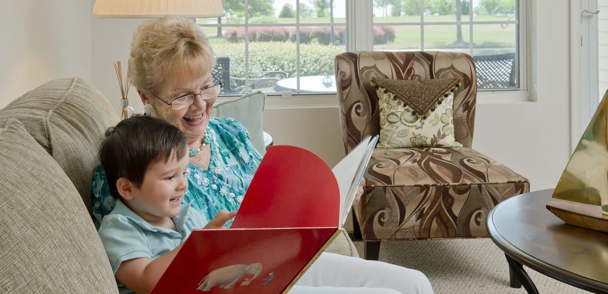 solomons resident reading to grandson