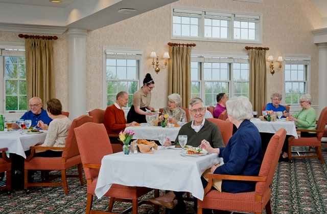 residents eating dinner at four seasons restaurant