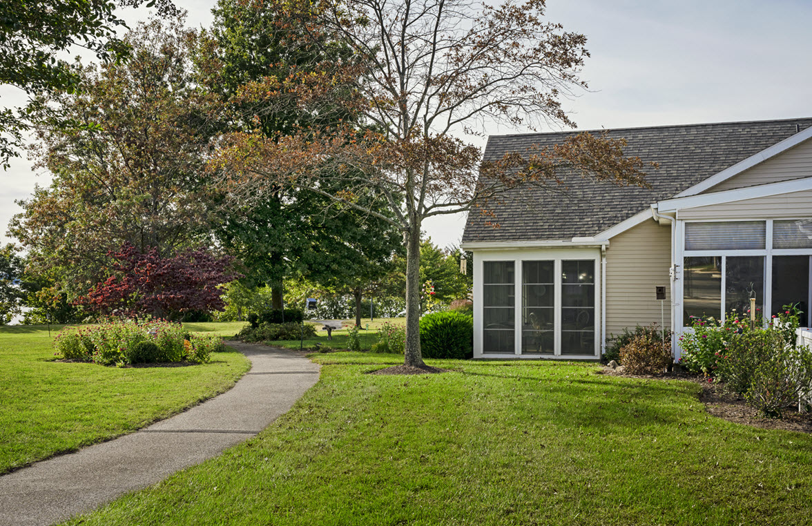 side exterior view of cottage home