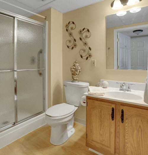 bathroom of bethany apartments