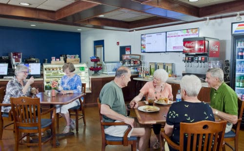 residents dining at bethany village collegiate cafe