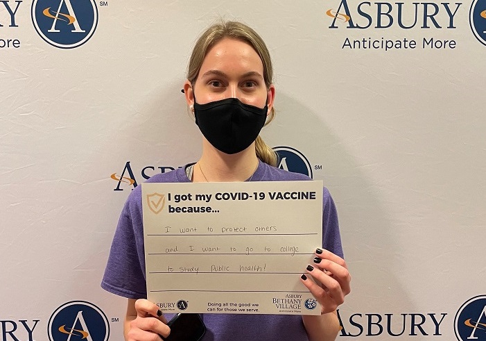 senior living healthcare worker receives COVID-19 vaccine