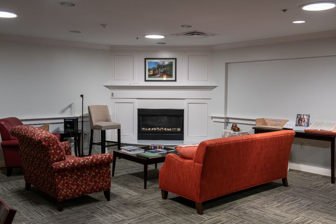 lounge area at Normandie Ridge