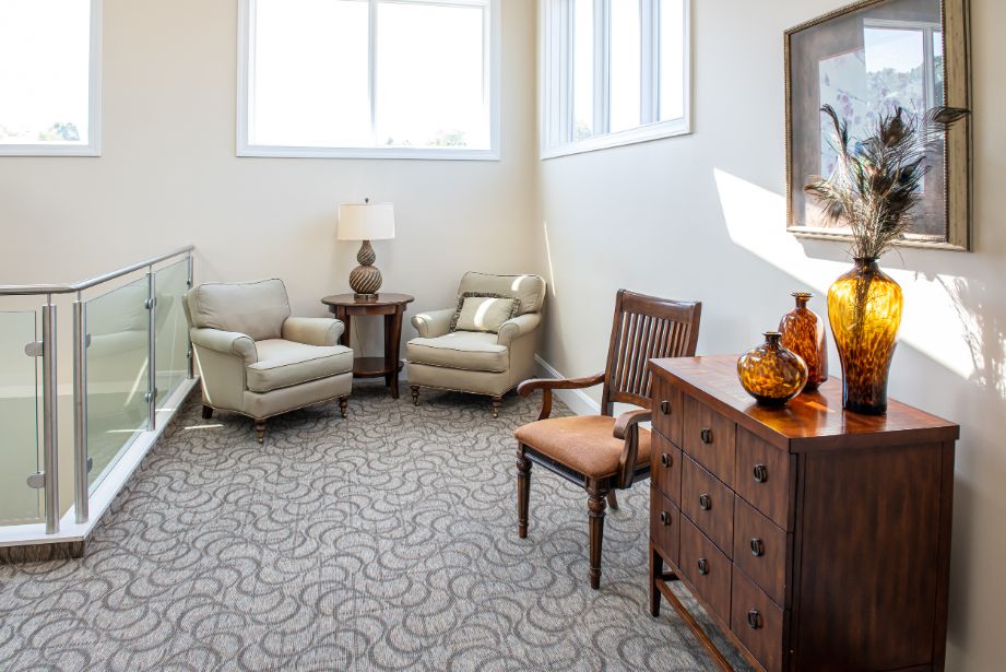 lounge area at Normandie Ridge