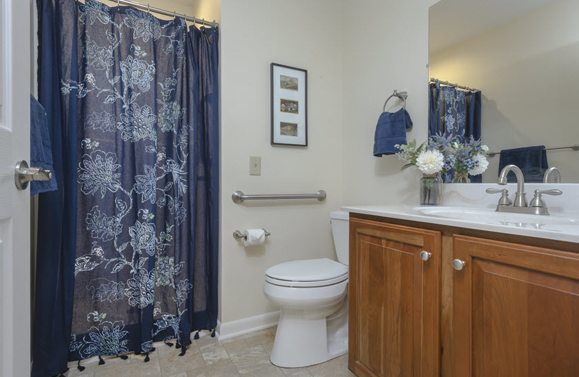 cottage bathroom at normandie ridge