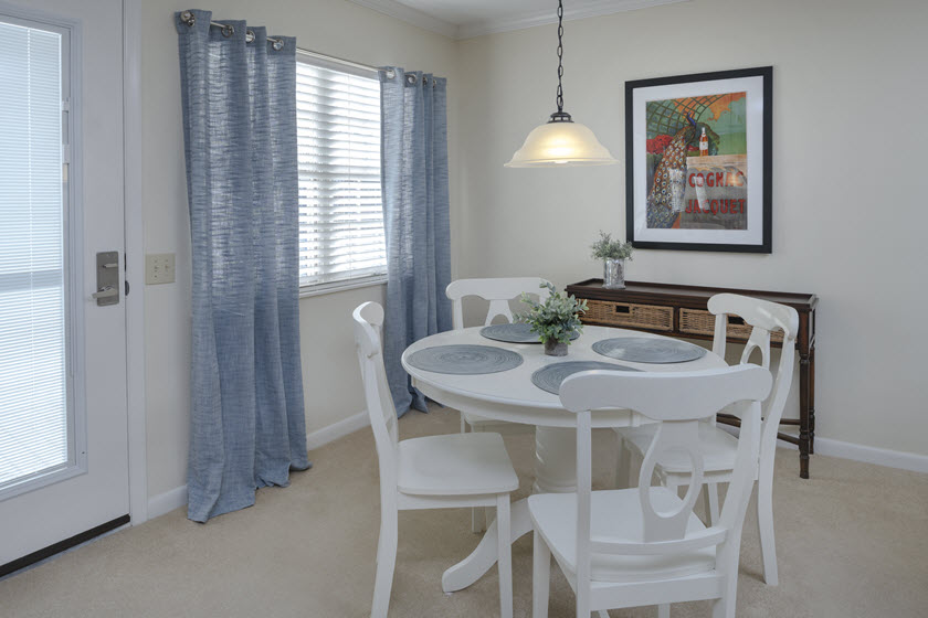 dining room in cottage