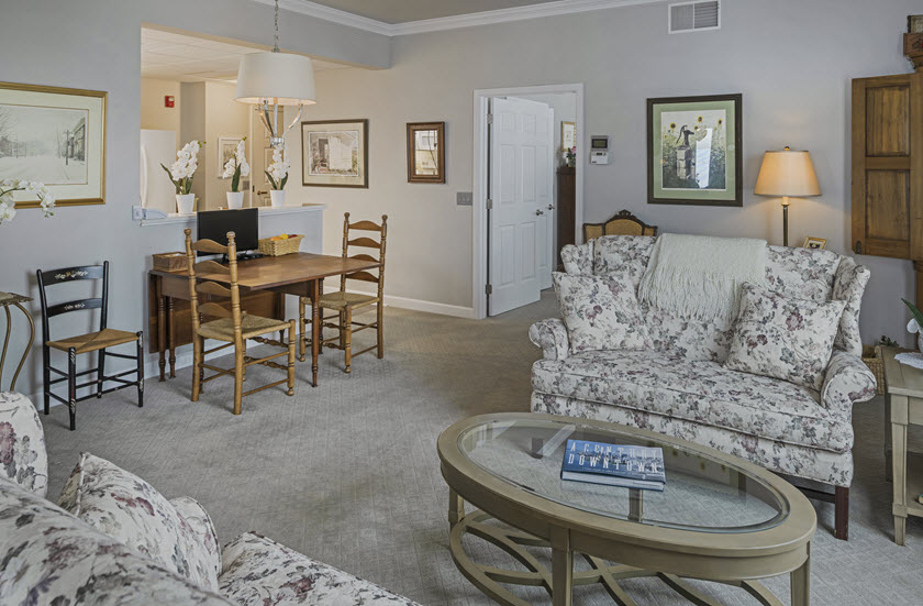 living and dining area of riverwoods apartments