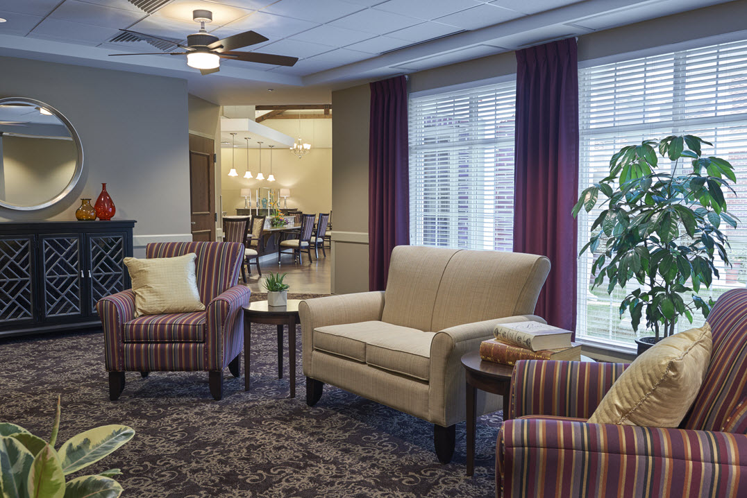 lounge area at riverwoods rehabilitation center