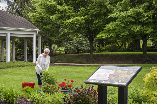 residents gardening at riverwoods