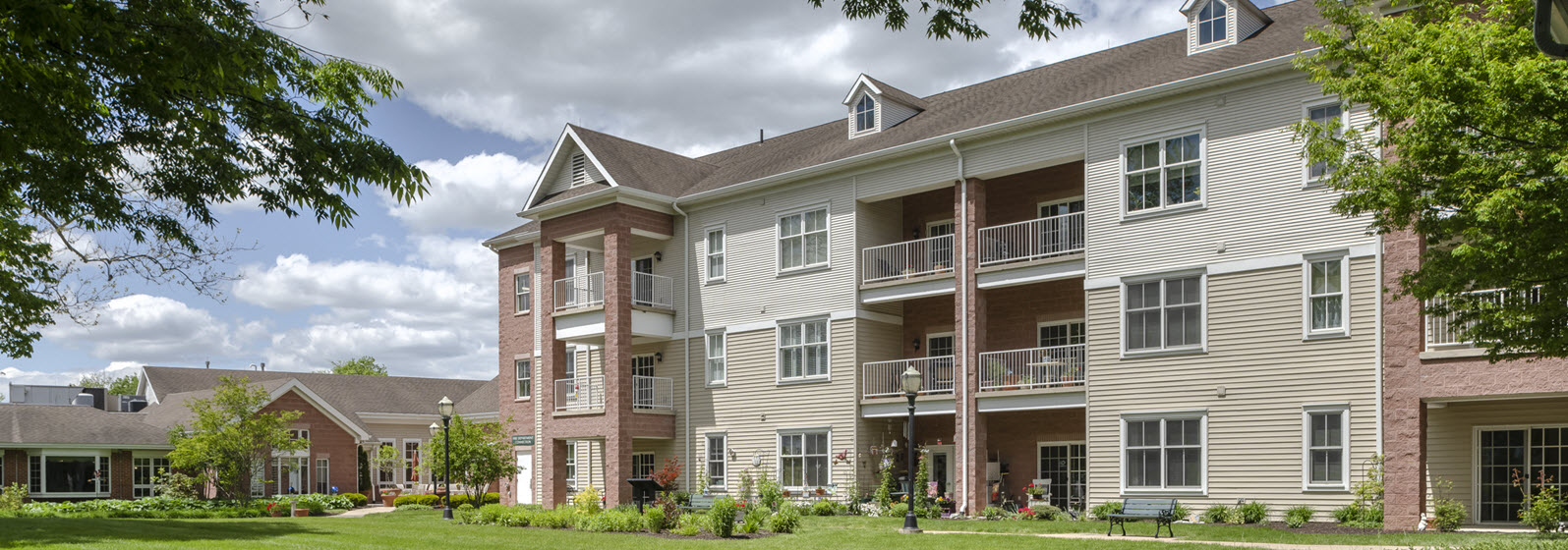 exterior view of apartments at riverwoods